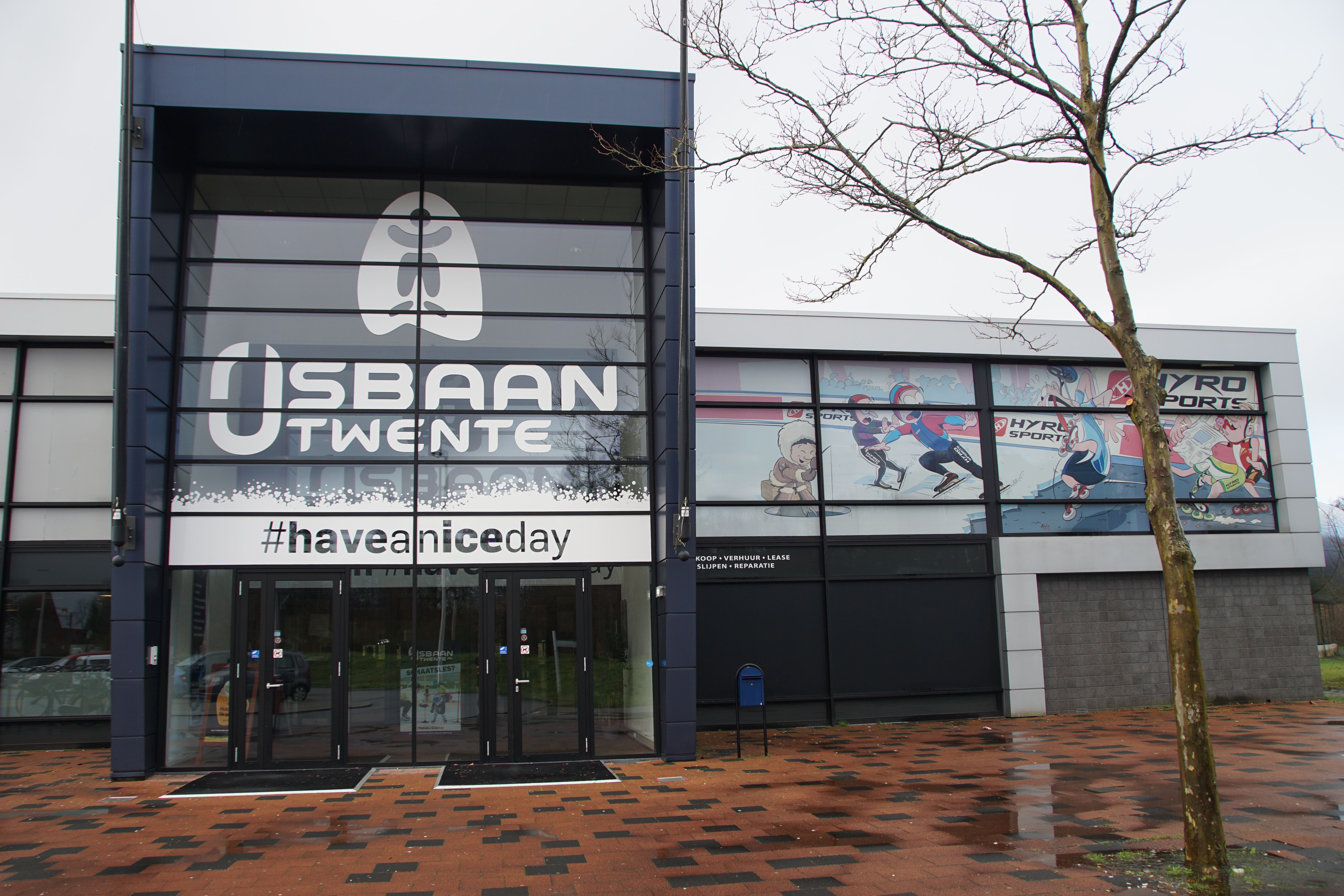 Buitenkant entree Ijsbaan Twente