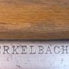 Merkteken schaatsenverkoper Merkelbach&Co, Amsterdam