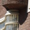 Amsterdam - Gebouw: Venster in de vorm van een schaats