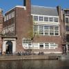 Amsterdam - Gebouw: Venster in de vorm van een schaats