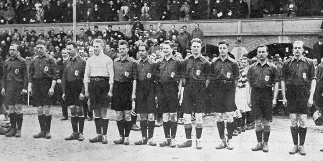 Topvoetballers op het ijs, Elfstedentocht 1929